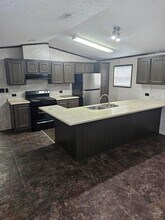 675-5604 Corner in Cleveland, TX - Building Photo - Building Photo