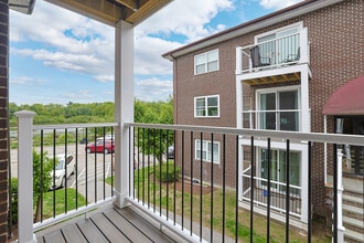 Pondsview Apartments in Billerica, MA - Building Photo - Building Photo