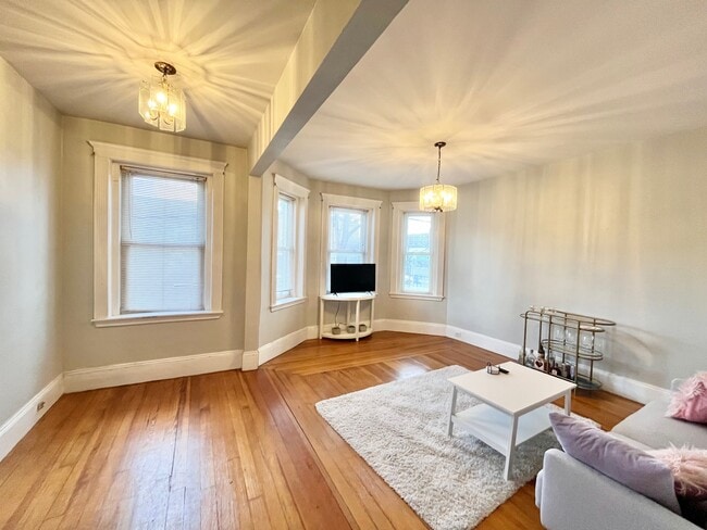 4 Litchfield St, Unit 1