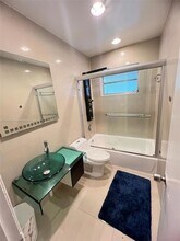 14910 S River Dr in Miami, FL - Building Photo - Building Photo