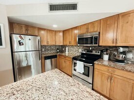 17 Deer Creek Rd in Deerfield Beach, FL - Building Photo