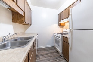 Woodlake in Indianapolis, IN - Building Photo