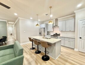 2413 Larguier Ln in Port Allen, LA - Building Photo - Building Photo