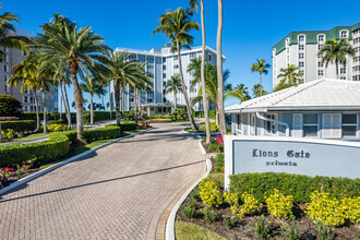 LIONS GATE A CONDOMINIUM in Naples, FL - Building Photo - Building Photo