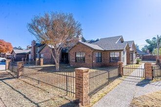 Brighton Court in Midland, TX - Building Photo - Building Photo