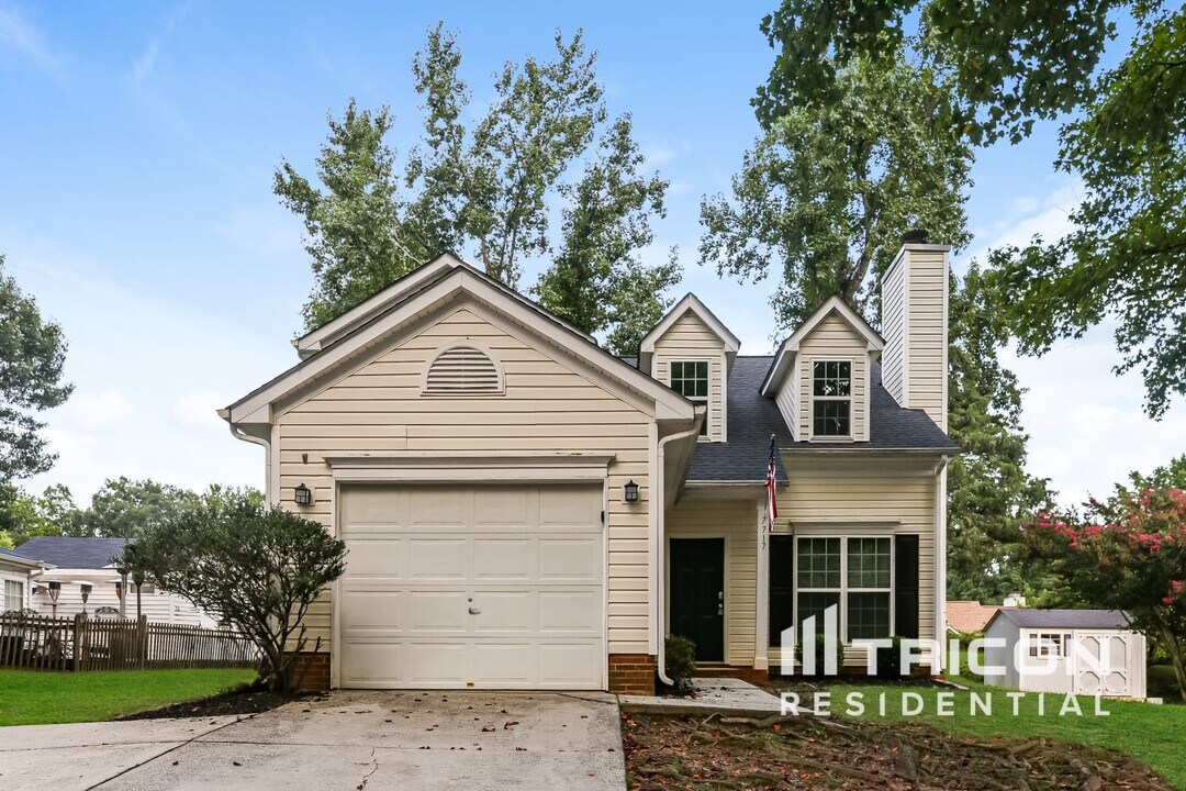 7717 Pence Pond Ln in Charlotte, NC - Building Photo