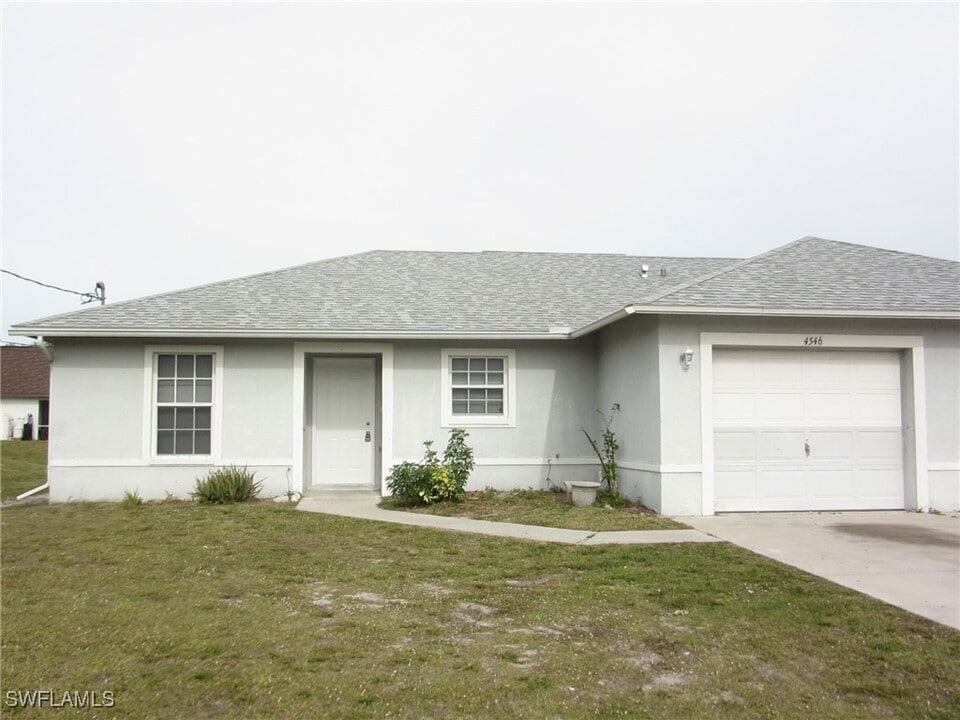 4546 28th St SW in Lehigh Acres, FL - Foto de edificio