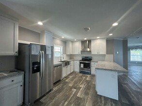 13129 Lime Ave in Grand Island, FL - Foto de edificio - Building Photo