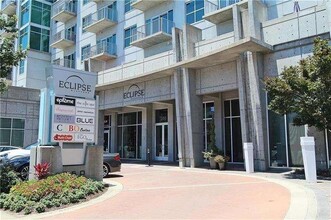250 Pharr Rd NE in Atlanta, GA - Foto de edificio - Building Photo