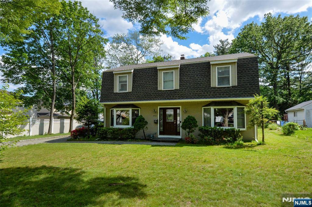 252 Hillside Ave in Paramus, NJ - Building Photo