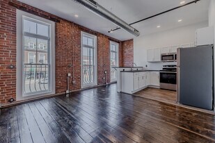 424 Main Street Luxury Apartments in Middletown, CT - Building Photo