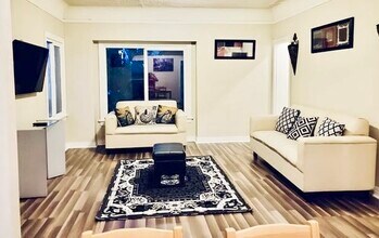 1205 Gordon St, Unit Hollywood 3 Br Remodelled in Los Angeles, CA - Building Photo - Building Photo