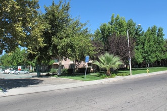 Cedar Town Square in Lancaster, CA - Building Photo - Building Photo
