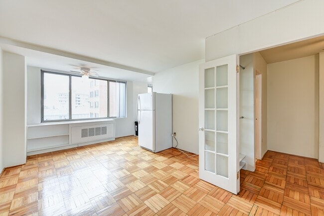 property at 1121 Arlington Blvd