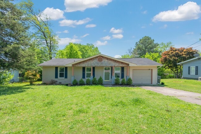 property at 3218 Chantilly Dr NE