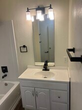 276 Northwoods Ave, Unit 282 in Manteca, CA - Building Photo - Building Photo
