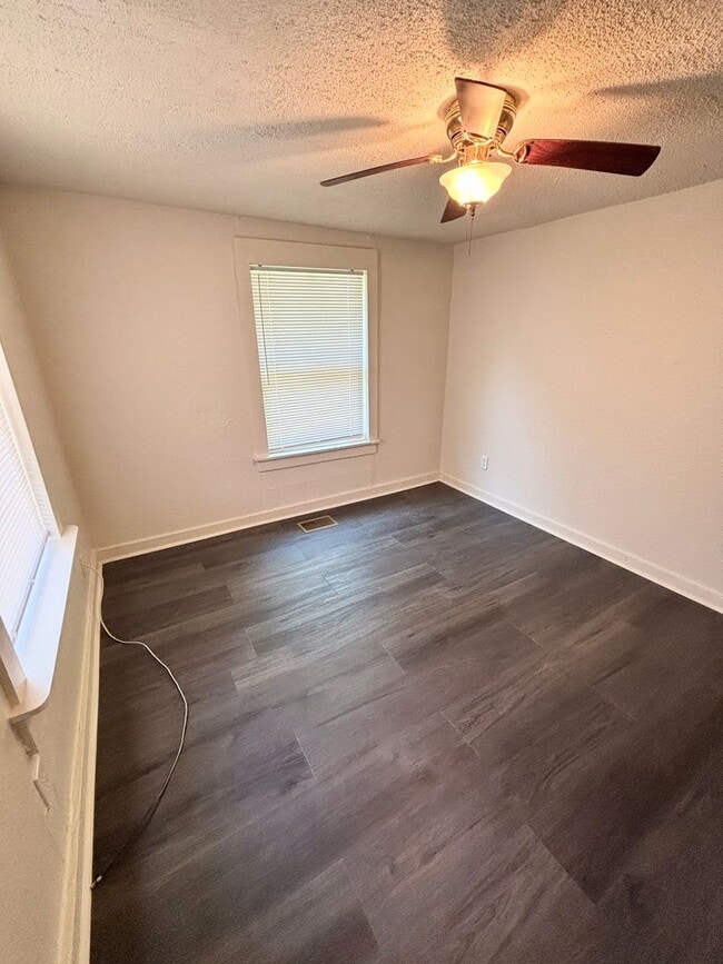 1328 Lowell St in Tallahassee, FL - Building Photo - Building Photo