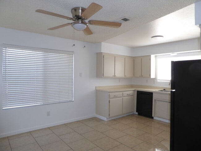 824 Capehart Ct in Ridgecrest, CA - Building Photo - Building Photo