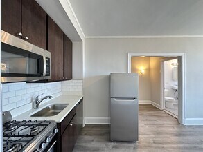 3335 W Diversey Ave, Unit 133 in Chicago, IL - Building Photo - Building Photo