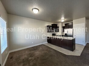 1638 Venetian Way in Saratoga Springs, UT - Building Photo - Building Photo