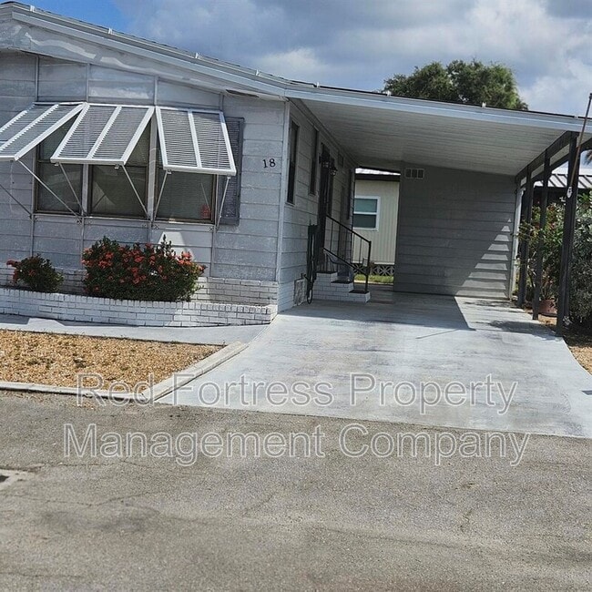 18 Ultimo Ct in Ft. Myers, FL - Foto de edificio - Building Photo