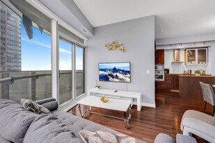 807 York St in Toronto, ON - Building Photo