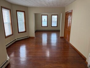 64 Paris St, Unit 1 in Medford, MA - Building Photo - Building Photo