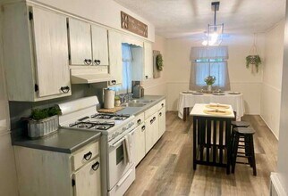 1038 S Worth Ave in Indianapolis, IN - Building Photo - Building Photo