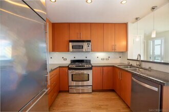 325 7th Ave, Unit 1706 in San Diego, CA - Building Photo - Building Photo