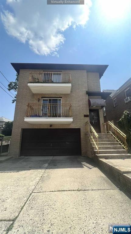 property at 556 Longview Ave