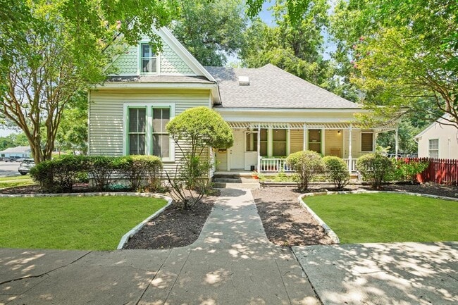 property at 212 W 43rd St