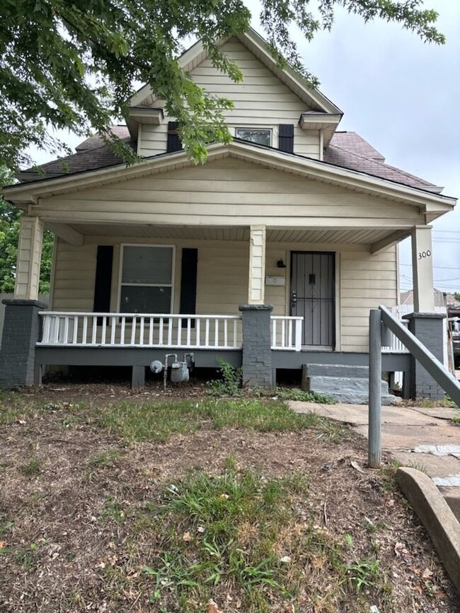 property at 300 N 16 St
