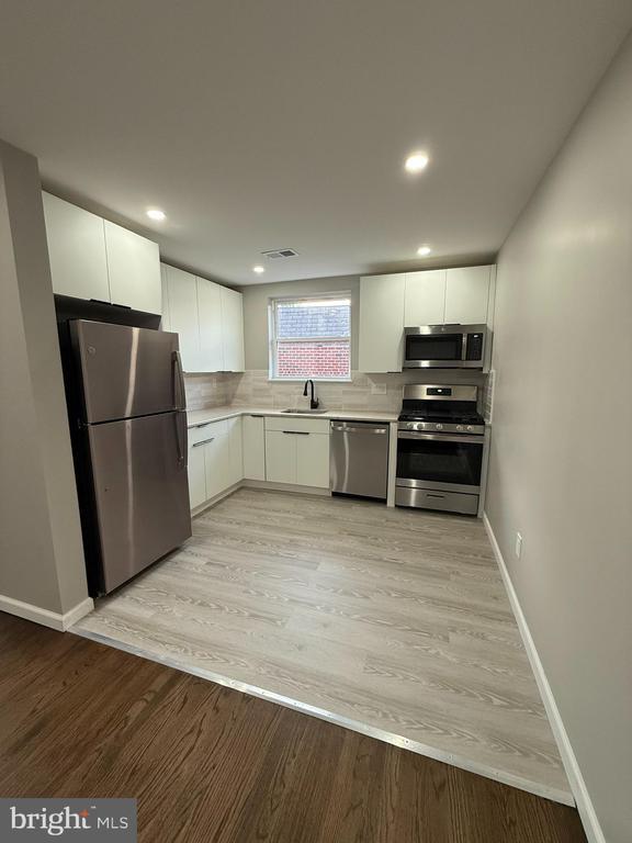 property at 1635 Borbeck Ave