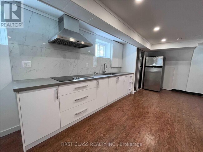 2571 Palisander Ave in Mississauga, ON - Building Photo - Building Photo