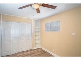 907 Iowa St in San Antonio, TX - Building Photo