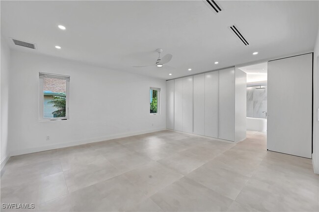 property at 2517 Kings Lake Blvd