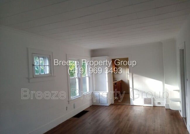 2050 Berdan Ave in Toledo, OH - Building Photo - Building Photo
