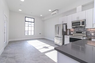 2550 Regent St, Unit 1 in Berkeley, CA - Foto de edificio - Building Photo
