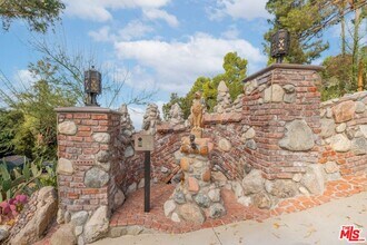 6820 Parsons Trail in Los Angeles, CA - Building Photo - Building Photo