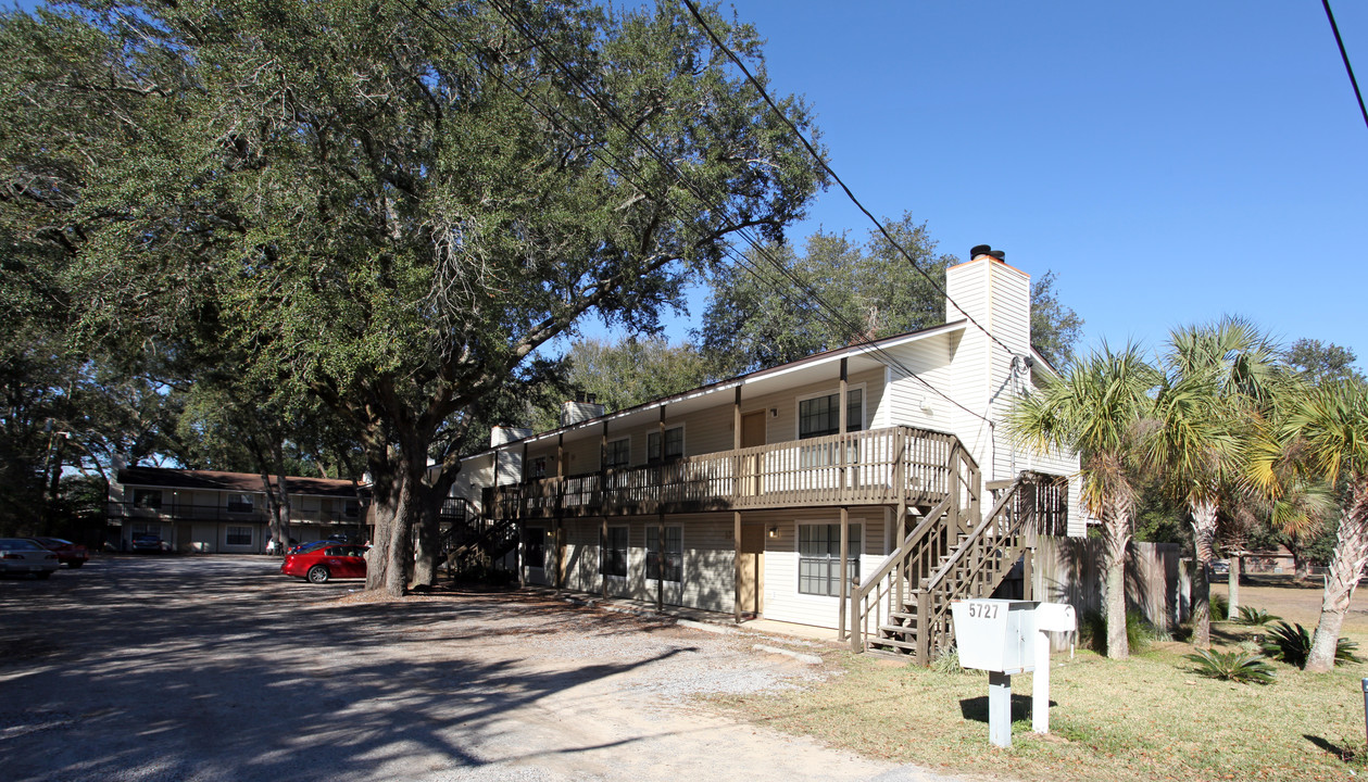 5727 Muldoon Cir in Pensacola, FL - Building Photo