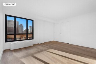 501 E 87th St in New York, NY - Building Photo - Building Photo