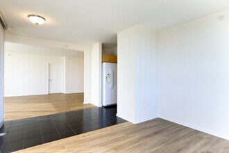 807 Davis St in Evanston, IL - Building Photo - Building Photo