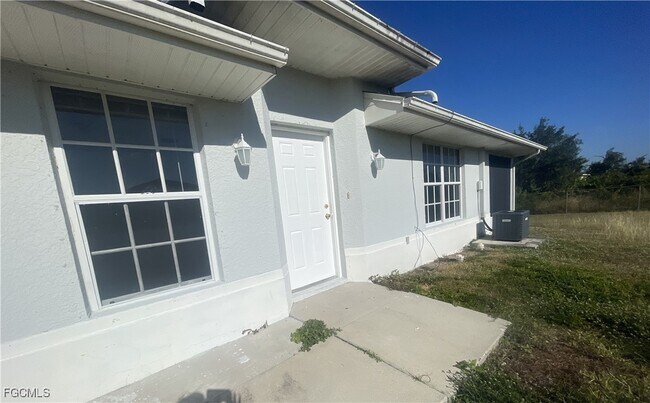 1543 Hightower Ave S in Lehigh Acres, FL - Building Photo - Building Photo