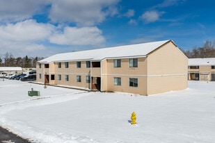 Maple Manor in Bridgeport, NY - Building Photo