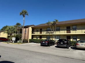 10007 Winding Lake Rd in Sunrise, FL - Building Photo - Building Photo