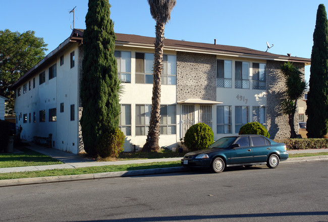 4917 W 119th St in Hawthorne, CA - Foto de edificio - Building Photo