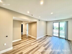 11155 Huston St, Unit 306 in Los Angeles, CA - Building Photo - Building Photo