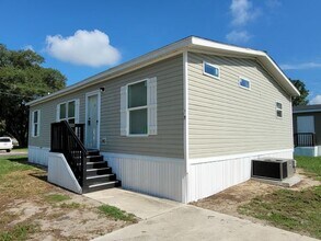 2213 Greenbrier Village Loop in Lakeland, FL - Building Photo - Building Photo