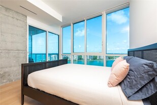 100 S Pointe Dr, Unit 1802 in Miami Beach, FL - Foto de edificio - Building Photo