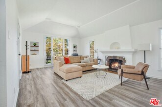 1172 S Hayworth Ave in Los Angeles, CA - Building Photo - Building Photo